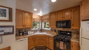 Cabin, 3 Bedrooms | Private kitchen - Scenic Wonders Friends Lodge 3 Bedrooms (Yosemite National Park)