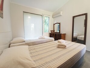 Desk, laptop workspace, soundproofing, free WiFi