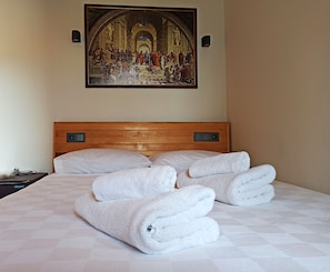 Desk, laptop workspace, soundproofing, free WiFi - Daidala Life (Fethiye)
