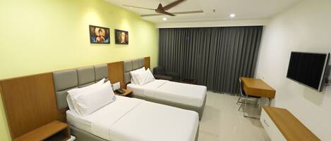 Executive Twin Room | Egyptian cotton sheets, premium bedding, down comforters, pillowtop beds