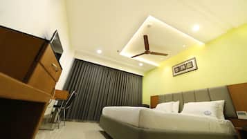 Executive Room | Egyptian cotton sheets, premium bedding, down comforters, pillowtop beds