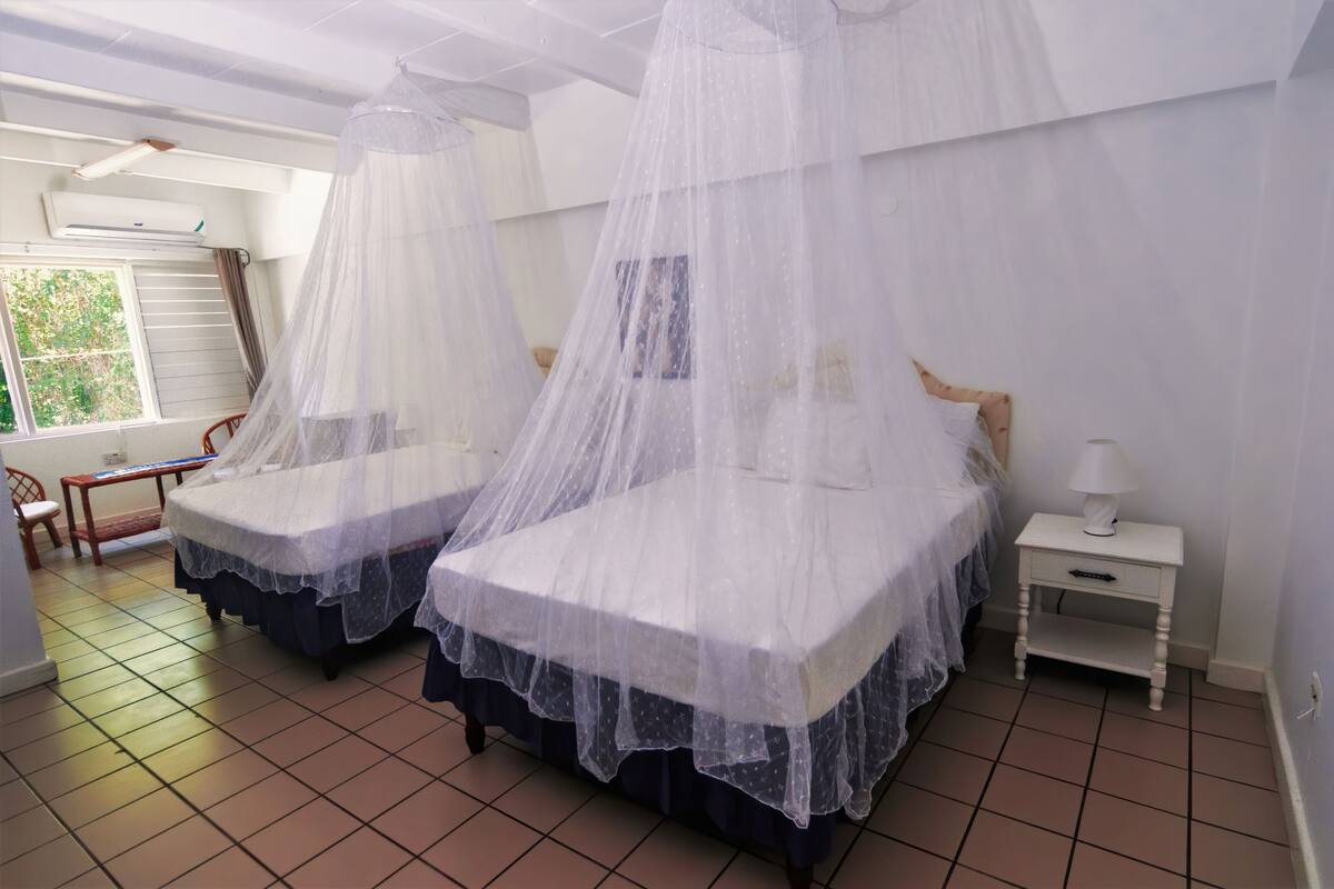 Classic Double or Twin Room | In-room safe, laptop workspace, blackout drapes, iron/ironing board