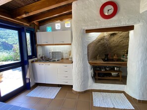 冰箱、微波炉、茶具/咖啡用具、烤面包机