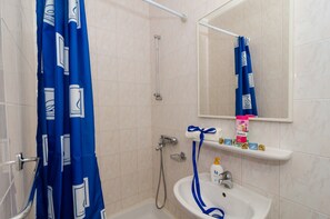 Shower, hair dryer, towels - Guesthouse Home Sweet Home- Superior Studio with Balcony and Sea View (Dubrovnik)