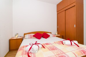 Free WiFi, bed sheets - Guesthouse Home Sweet Home- Superior Studio with Balcony and Sea View (Dubrovnik)