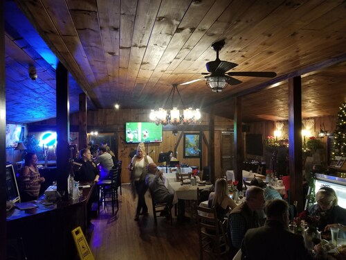 RiverBend Lodge- 1 kuningatar