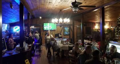 RiverBend Lodge- 1 kuningatar