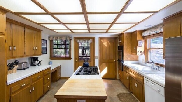 Ferienhütte, 3 Schlafzimmer | Eigene Küche | Kühlschrank, Mikrowelle, Ofen, Geschirrspüler