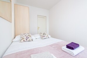 1 bedroom, Internet, bed sheets - Ploce Apartments-One-Bedroom Apartment with Balcony and Sea View - Ante Topića Mimare 10 Street (Mali) (Dubrovnik)