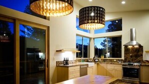 Cabin | Private kitchen - Scenic Wonders Alpenglow 1 Two Bedrooms (Yosemite National Park)