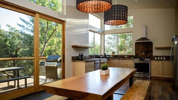 Cabin | In-room dining - Scenic Wonders Alpenglow 1 Two Bedrooms (Yosemite National Park)