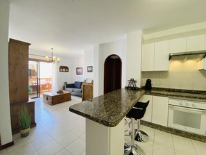 Réfrigérateur, micro-ondes, four, lave-vaisselle