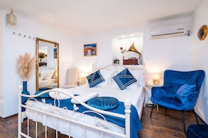 1 slaapkamer, een strijkplank/strijkijzer, wifi, beddengoed