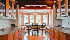 Cabin | In-room dining - Scenic Wonder Ahwahnichi Lodge 3 Bedroom (Yosemite National Park)