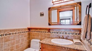 Bathroom - Scenic Wonder Ahwahnichi Lodge 3 Bedroom (Yosemite National Park)