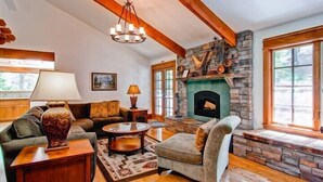 Cabin | Living room | Flat-screen TV, fireplace, DVD player - Scenic Wonder Ahwahnichi Lodge 3 Bedroom (Yosemite National Park)