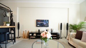 Comfort Apartment | Living area - Luxurious Rooms Olympus (Katerini)