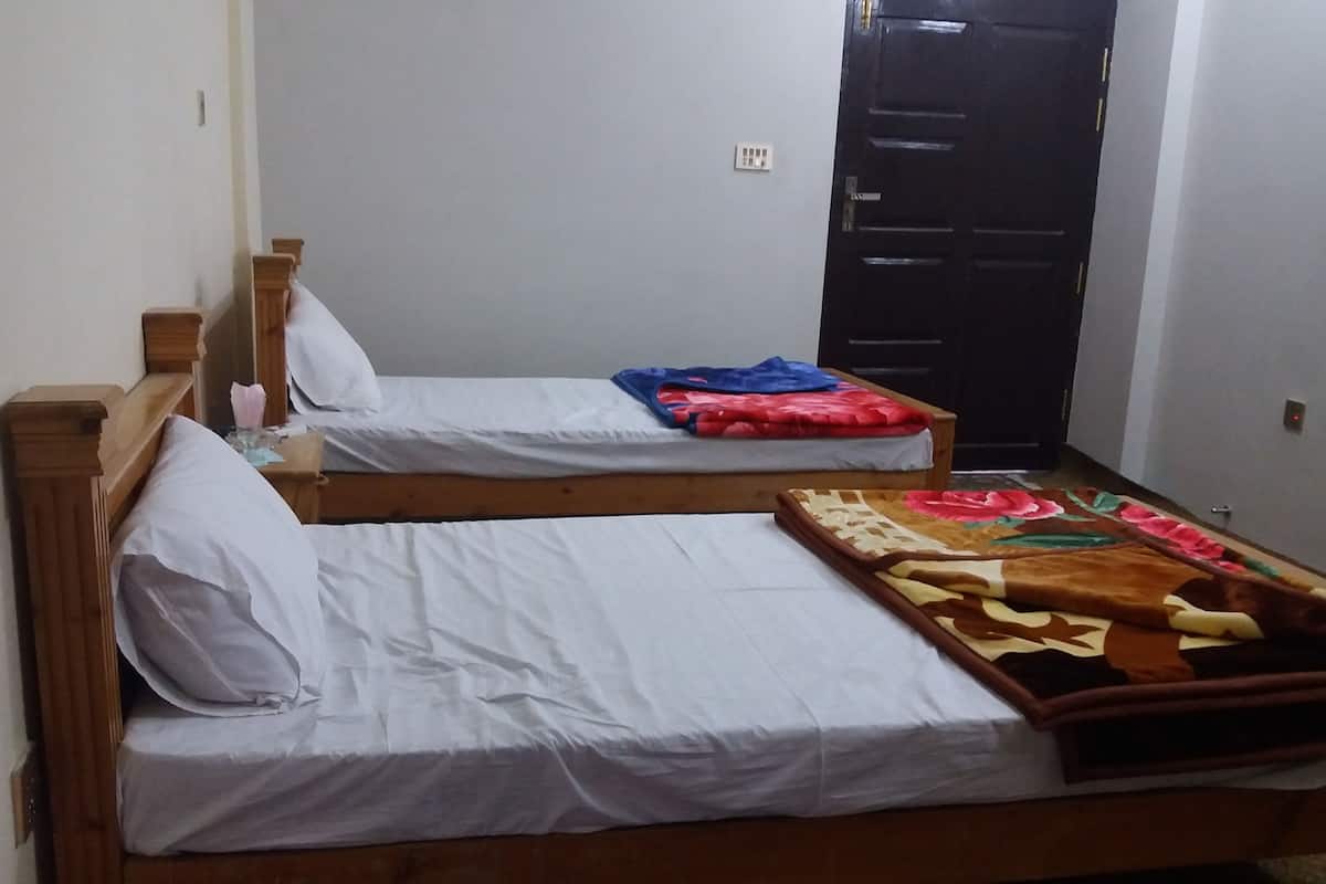 Deluxe Room | Laptop workspace, blackout drapes, soundproofing