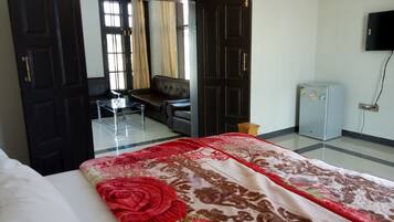 Dobbeltrom – deluxe, ved fjell | Skrivebord for bærbar PC, blendingsgardiner og lydisolert