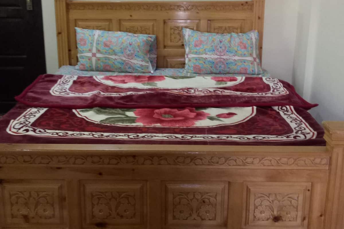 Deluxe Double Room | Laptop workspace, blackout drapes, soundproofing