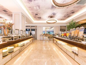 Daily buffet breakfast for a fee - Mercure Turpan Downtown (Turpan)