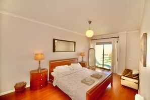 2 chambres, fer et planche à repasser, lit parapluie, Wi-Fi gratuit