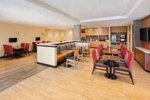 Free daily continental breakfast  - TownePlace Suites by Marriott Atlanta Lawrenceville (Lawrenceville)