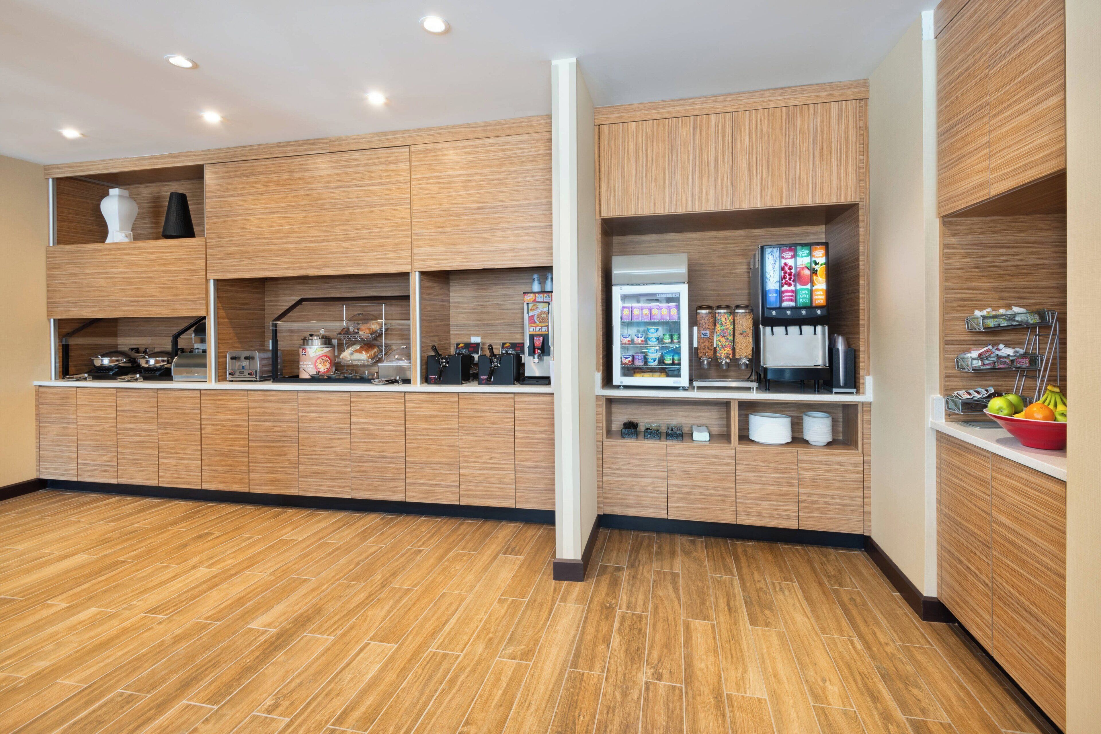 Tägliches inbegriffenes kontinentales Frühstück