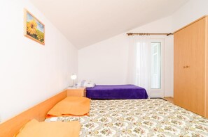 1 bedroom, iron/ironing board, internet, bed sheets