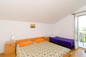 1 bedroom, iron/ironing board, internet, bed sheets