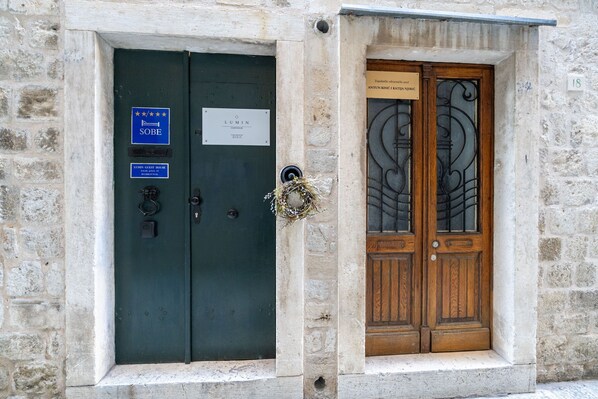 Exterior detail - Guest House Lumin - Studio Apartment with City View Third Floor) (BR4) (Dubrovnik)
