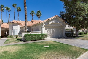 Garden - Palm Desert Luxury VIP Home w/Pool (Palm Desert)