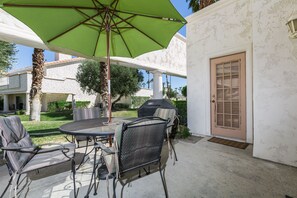 Terrace/patio - Palm Desert Luxury VIP Home w/Pool (Palm Desert)