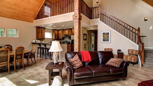 Interior - Scenic Wonders Alpine Aerie 3 Bedrooms (Yosemite National Park)