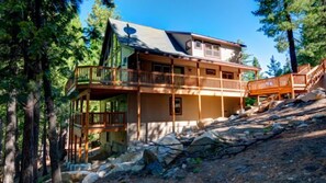 Front of property - Scenic Wonders Alpine Aerie 3 Bedrooms (Yosemite National Park)