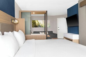 書桌、筆電工作空間、遮光布/窗簾、熨斗/熨衣板