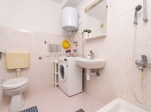 SĂšche-cheveux, serviettes fournies