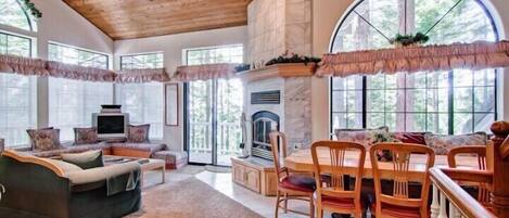 Mökki | Ruokailu omassa huoneessa