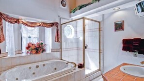 Cabaña | Baño | Tina de hidromasaje y toallas 
