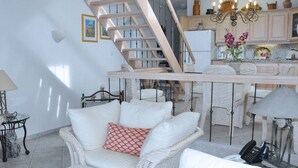 TV, DVD player - Condo Acadia (Lowlands)
