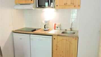 Refrigerador, microondas, lavavajillas, cafetera/tetera