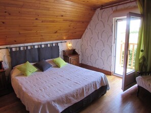 2 chambres, fer et planche à repasser, Wi-Fi, draps fournis