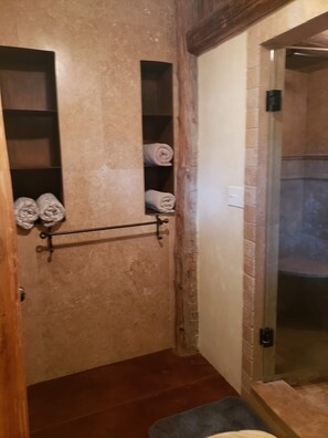Combined shower/tub, hair dryer, towels, soap - Comfortable Unique Rustic House with all New Amenities and Amazing Fenced Yard. (Bozeman)