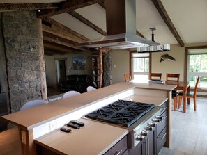 Games room - Comfortable Unique Rustic House with all New Amenities and Amazing Fenced Yard. (Bozeman)