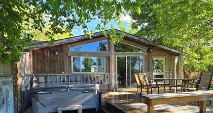 Comfortable Unique Rustic House with all New Amenities and Amazing Fenced Yard.