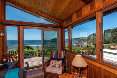 Luffenholtz Surfside Cabin ~ Romantic & Hot Tub