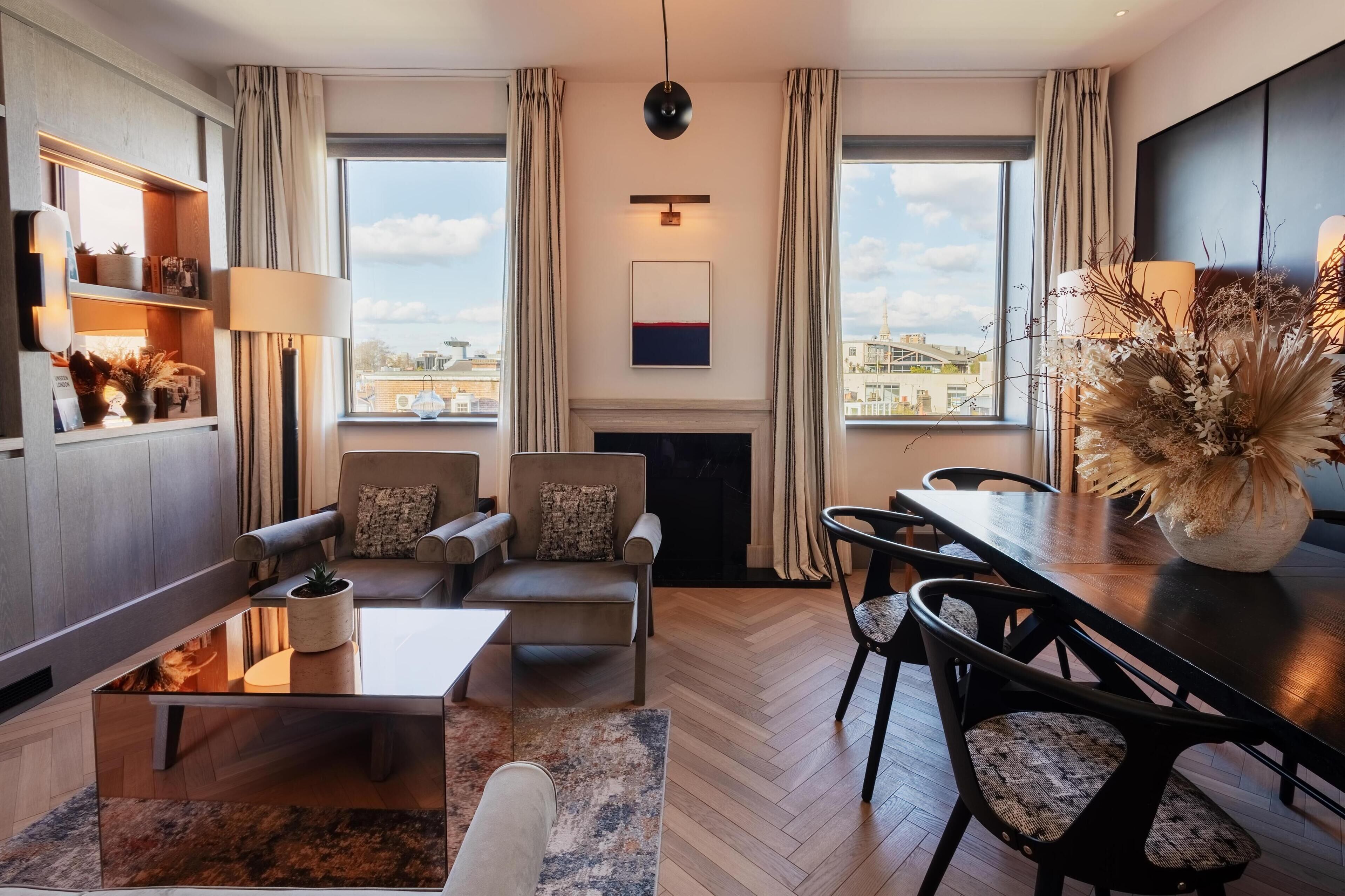 Suite, 1 soverom | Oppholdsområde | En 42-tommers smart-TV med kabel-kanaler samt TV og Netflix