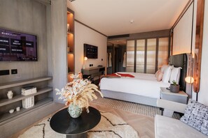 Hypo-allergenic bedding, minibar, in-room safe, blackout drapes - Hart Shoreditch Hotel London, Curio Collection by Hilton (London)