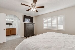 3 bedrooms, in-room safe, iron/ironing board, free WiFi