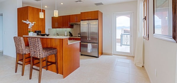 Stovetop, dishwasher, cookware/dishes/utensils